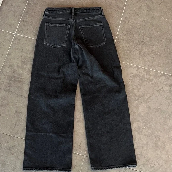 Old Navy Extra High-Rise Sky-Hi Wide Leg two-toned Jean w/secret smooth pockets. - Picture 5 of 6